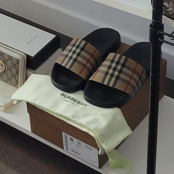 $398 *NEW* (9) Burberry Printed Sandals/Slides - Picture 6 of 16
